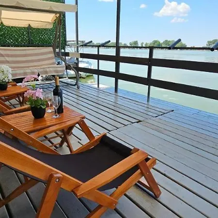 Splav Na Savi Ostruznica