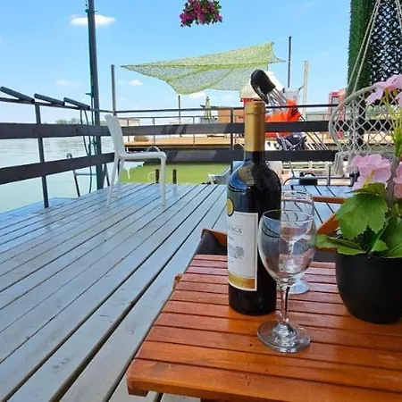 Splav Na Savi * Ostruznica